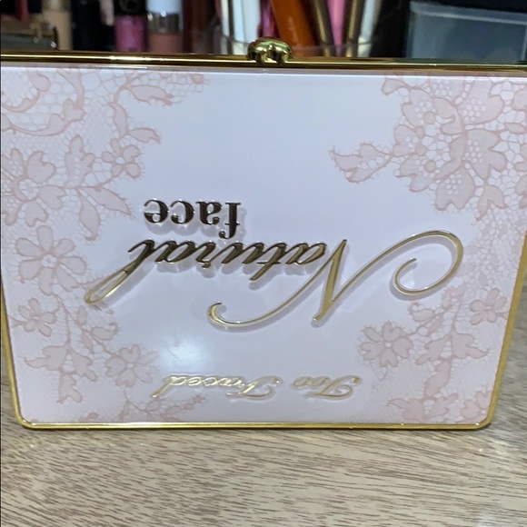 Make up - Picture 2 of 4